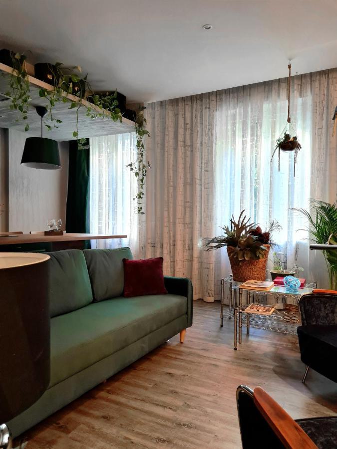 Serendipity Apartments - Montenapoleone Мілан Екстер'єр фото